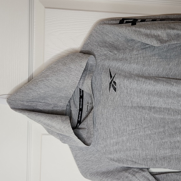 Boys Reebok 2 two longsleeve shirts hooded and lightweight size 14/ 16 - Picture 3 of 13